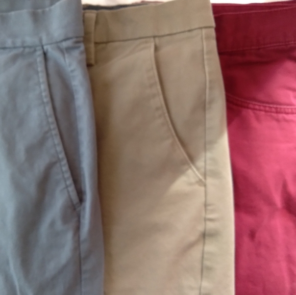 3 Pairs of Pants Bundle ("Tommy Hilfiger, Old Navy & Dockers 33x30") - Picture 1 of 12